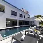 Crowonder Mila Prestige With Heated Swimming Pool, Jacuzzi And Sauna