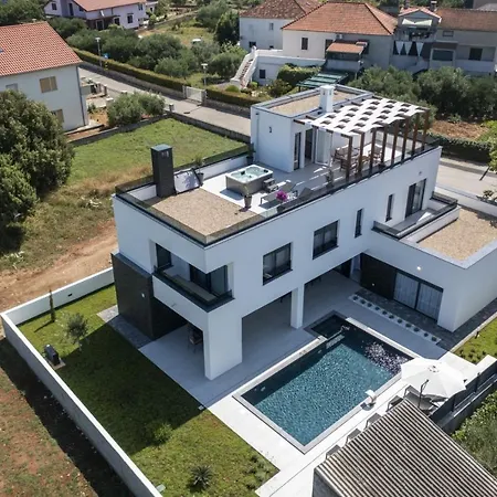 Crowonder Mila Prestige With Heated Swimming Pool, Jacuzzi And Sauna Villa