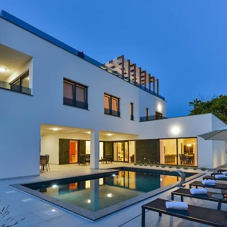 Crowonder Mila Prestige With Heated Swimming Pool, Jacuzzi And Sauna Villa Zaton (Zadar)