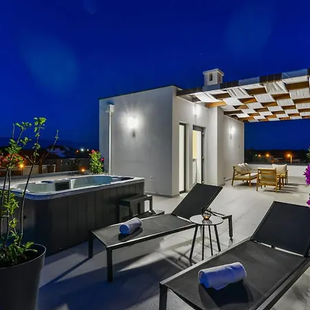 Crowonder Mila Prestige With Heated Swimming Pool, Jacuzzi And Sauna