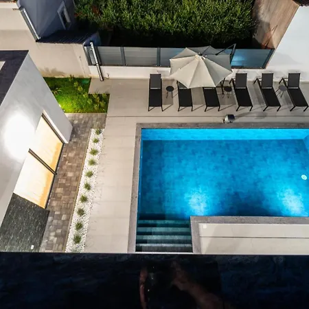 Crowonder Mila Prestige With Heated Swimming Pool, Jacuzzi And Sauna 빌라 *
