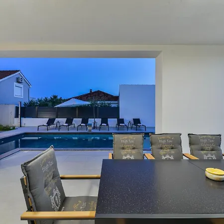 Crowonder Mila Prestige With Heated Swimming Pool, Jacuzzi And Sauna