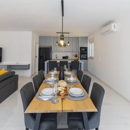 Crowonder Mila Prestige With Heated Swimming Pool, Jacuzzi And Sauna Villa Zaton (Zadar)