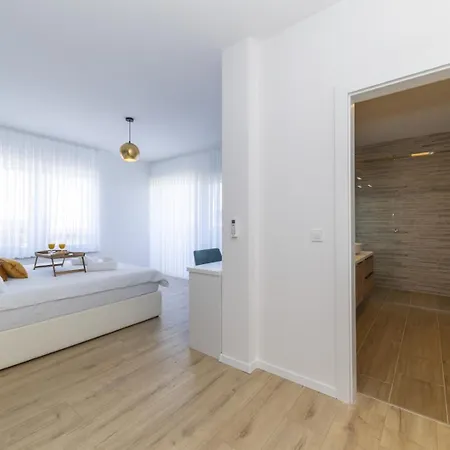 Crowonder Mila Prestige With Heated Swimming Pool, Jacuzzi And Sauna