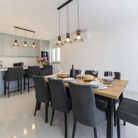 Villa Crowonder Mila Prestige With Heated Swimming Pool, Jacuzzi And Sauna