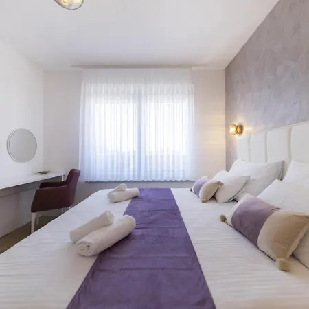 Crowonder Mila Prestige With Heated Swimming Pool, Jacuzzi And Sauna Villa