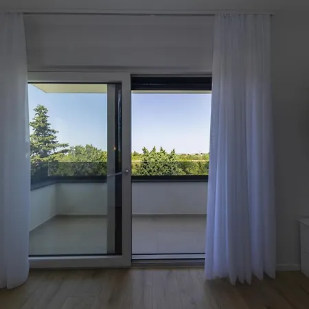 Villa Crowonder Mila Prestige With Heated Swimming Pool, Jacuzzi And Sauna *
