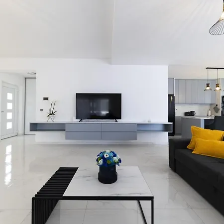 Crowonder Mila Prestige With Heated Swimming Pool, Jacuzzi And Sauna Villa
