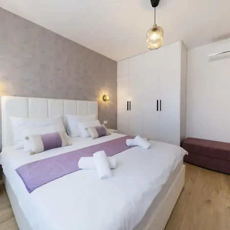 Villa Crowonder Mila Prestige With Heated Swimming Pool, Jacuzzi And Sauna *