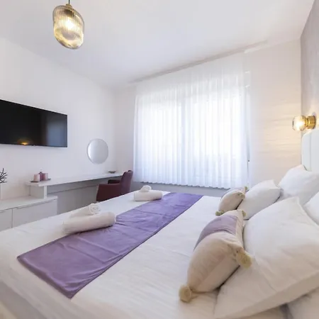 빌라 Crowonder Mila Prestige With Heated Swimming Pool, Jacuzzi And Sauna