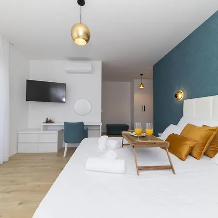Crowonder Mila Prestige With Heated Swimming Pool, Jacuzzi And Sauna 자톤