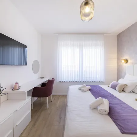 Villa Crowonder Mila Prestige With Heated Swimming Pool, Jacuzzi And Sauna *