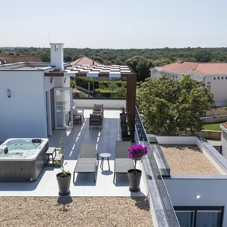 Villa Crowonder Mila Prestige With Heated Swimming Pool, Jacuzzi And Sauna *