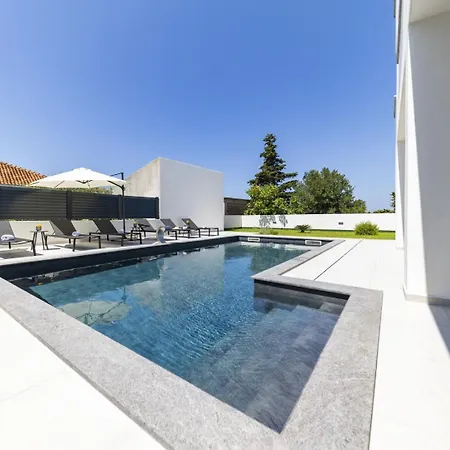 Crowonder Mila Prestige With Heated Swimming Pool, Jacuzzi And Sauna