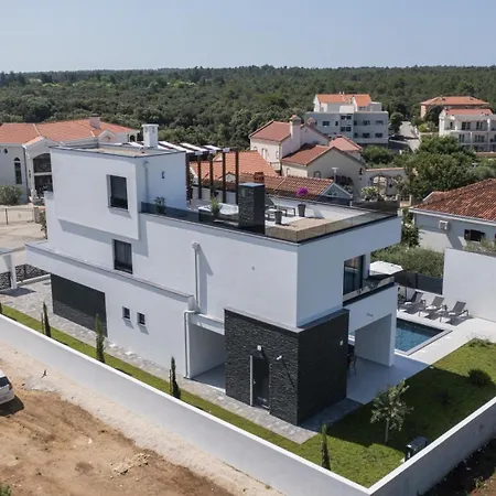 Crowonder Mila Prestige With Heated Swimming Pool, Jacuzzi And Sauna Villa