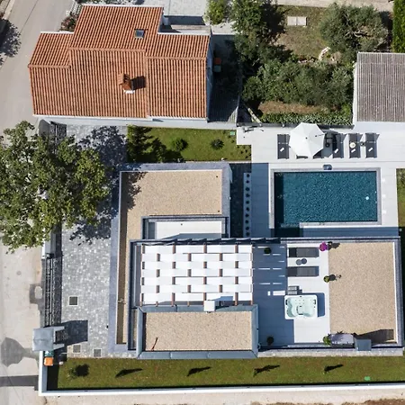 Crowonder Mila Prestige With Heated Swimming Pool, Jacuzzi And Sauna