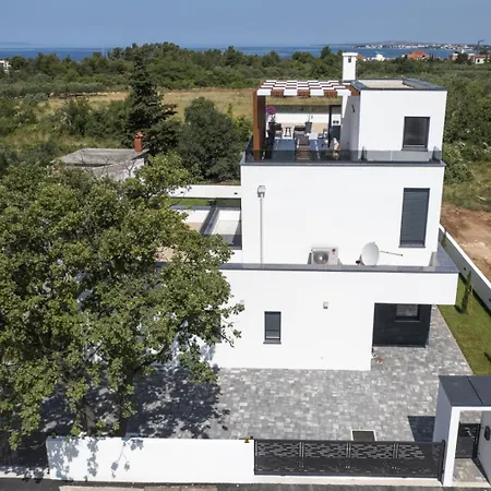 Villa Crowonder Mila Prestige With Heated Swimming Pool, Jacuzzi And Sauna