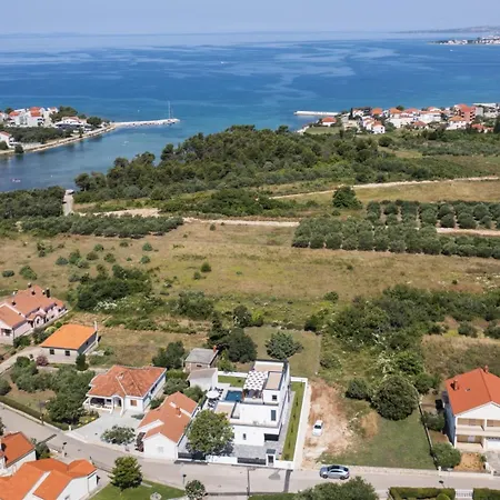 Crowonder Mila Prestige With Heated Swimming Pool, Jacuzzi And Sauna Villa *