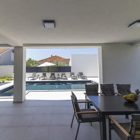 Crowonder Mila Prestige With Heated Swimming Pool, Jacuzzi And Sauna *