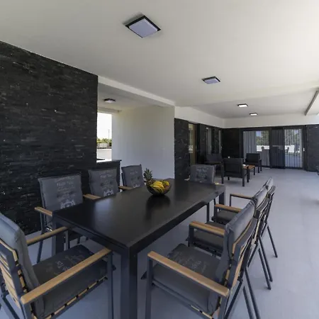 Villa Crowonder Mila Prestige With Heated Swimming Pool, Jacuzzi And Sauna Zaton (Zadar)