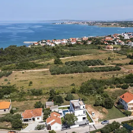 Villa Crowonder Mila Prestige With Heated Swimming Pool, Jacuzzi And Sauna