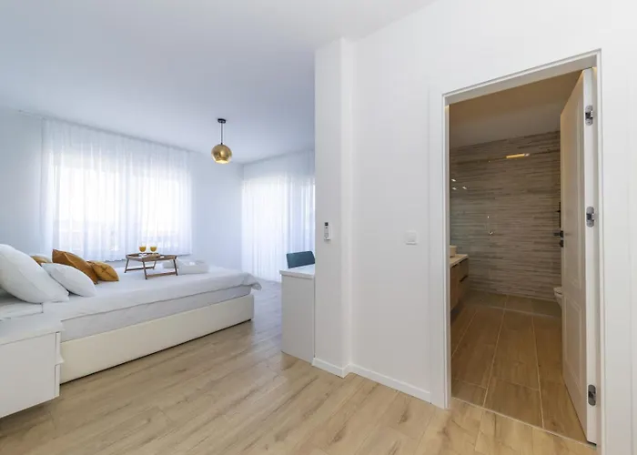 Crowonder Mila Prestige With Heated Swimming Pool, Jacuzzi And Sauna