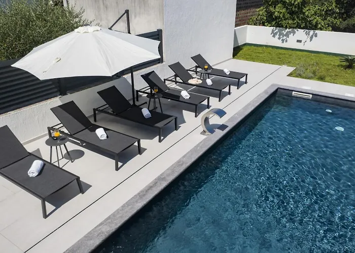 Crowonder Mila Prestige With Heated Swimming Pool, Jacuzzi And Sauna