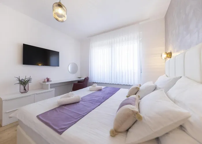 Villa Crowonder Mila Prestige With Heated Swimming Pool, Jacuzzi And Sauna