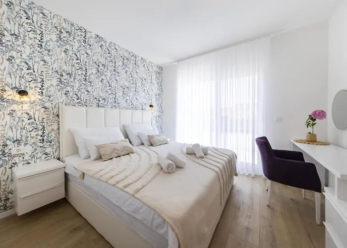 Crowonder Mila Prestige With Heated Swimming Pool, Jacuzzi And Sauna