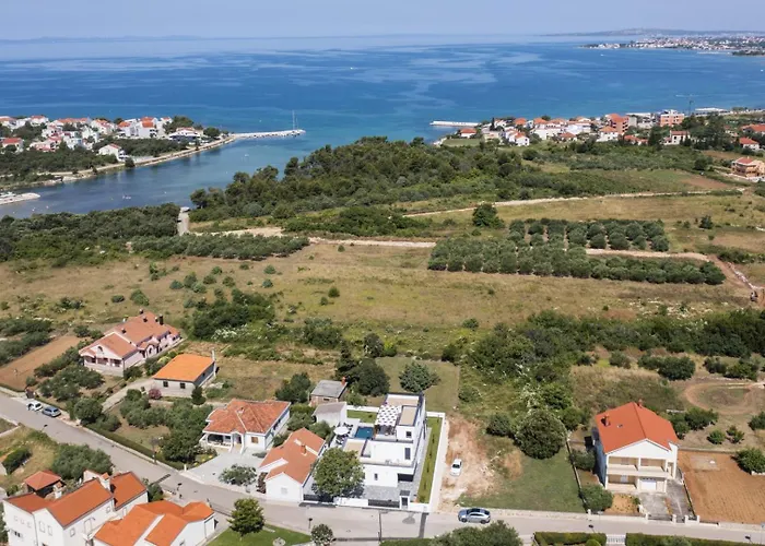 Crowonder Mila Prestige With Heated Swimming Pool, Jacuzzi And Sauna Vila *