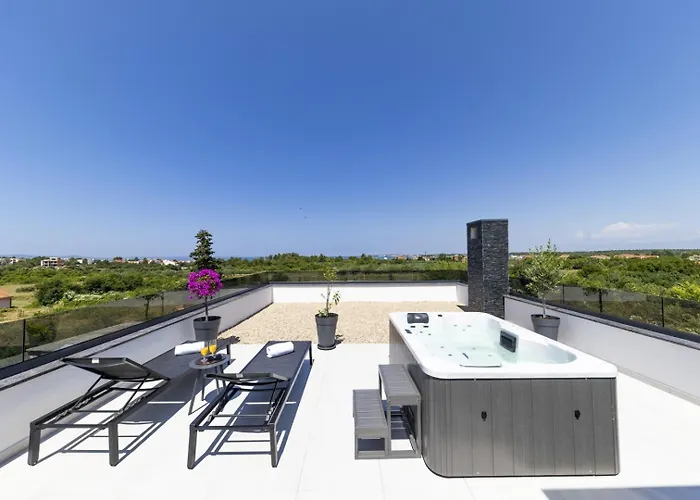 Crowonder Mila Prestige With Heated Swimming Pool, Jacuzzi And Sauna Vila Zaton (Zadar)