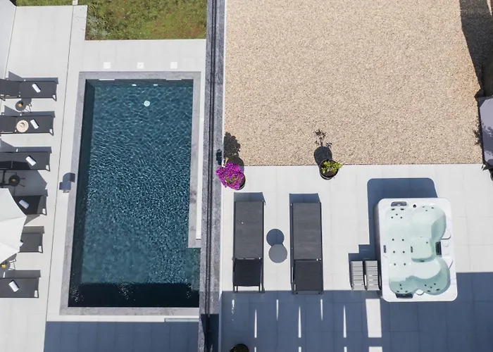 Crowonder Mila Prestige With Heated Swimming Pool, Jacuzzi And Sauna Villa