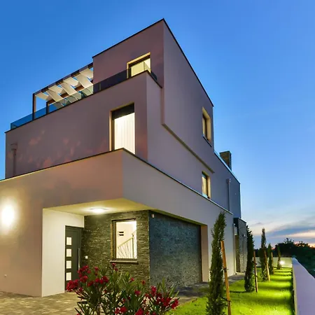 וילה Crowonder Mila Prestige With Heated Swimming Pool, Jacuzzi And Sauna