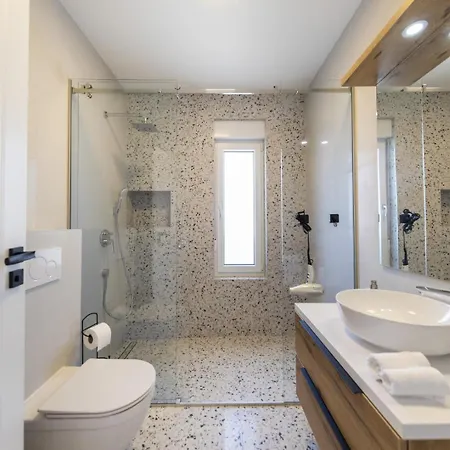 Crowonder Mila Prestige With Heated Swimming Pool, Jacuzzi And Sauna Willa Zaton (Zadar)