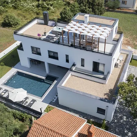 Villa Crowonder Mila Prestige With Heated Swimming Pool, Jacuzzi And Sauna
