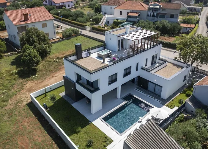 Crowonder Mila Prestige With Heated Swimming Pool, Jacuzzi And Sauna Villa