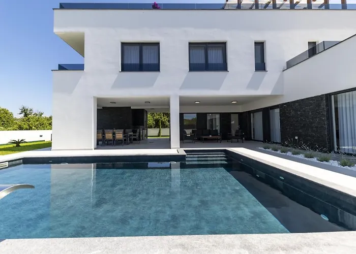 Crowonder Mila Prestige With Heated Swimming Pool, Jacuzzi And Sauna Zaton (Zadar)