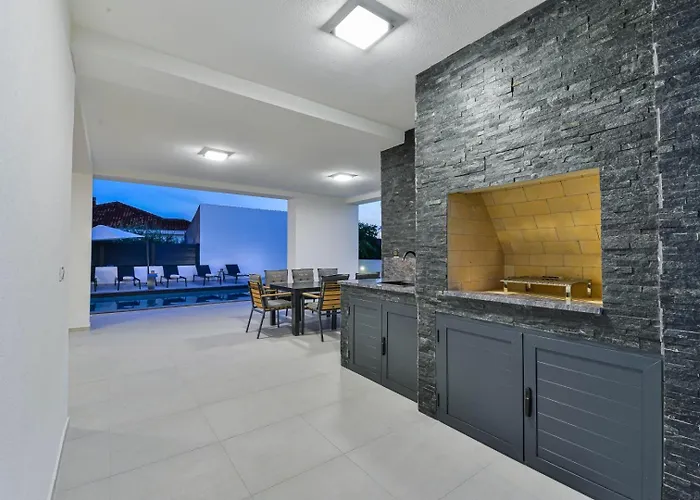 Villa Crowonder Mila Prestige With Heated Swimming Pool, Jacuzzi And Sauna