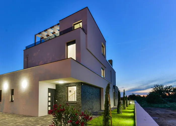 Villa Crowonder Mila Prestige With Heated Swimming Pool, Jacuzzi And Sauna