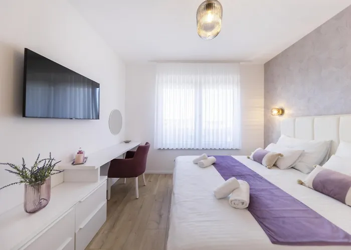 Villa Crowonder Mila Prestige With Heated Swimming Pool, Jacuzzi And Sauna *