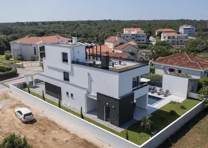 Crowonder Mila Prestige With Heated Swimming Pool, Jacuzzi And Sauna Villa